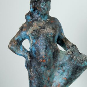 MUJER EN AZUL. Arqueológicas en Escultura