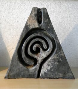 LABERINTO EN ESPIRAL EN PIRÁMIDE